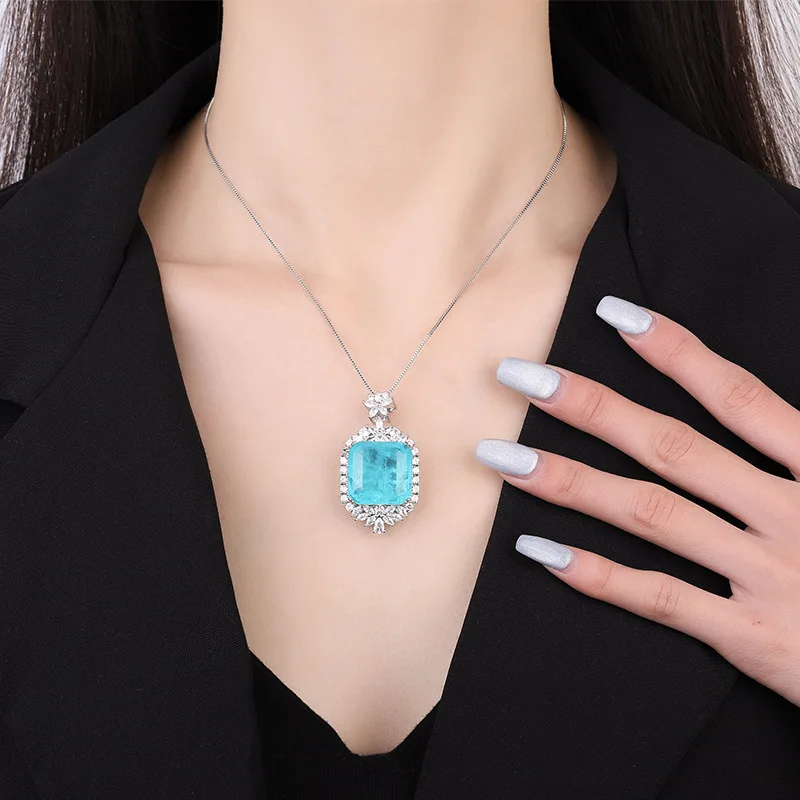 Jewelry Gold-Plated European and American Style Paraiba Emerald 18*18 Elegant Luxurious Pendant Necklace