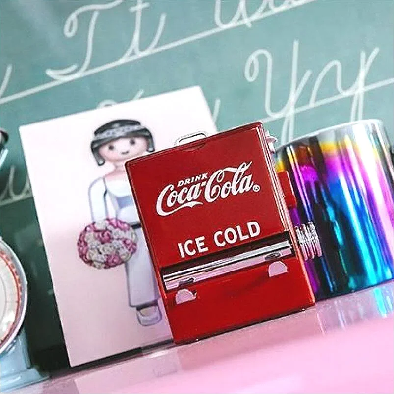 Personality Creative Retro-Cola Toothpick Box Vending Machine Style Pressing Toothpick Case Dispenser Plastic Holder Ornament