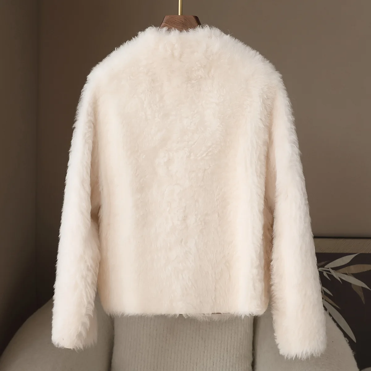 2025 شتاء جديد توسكان نصف لفة الأغنام الفراء معطف متكامل المرأة أزياء قصيرة الفراء سترة
