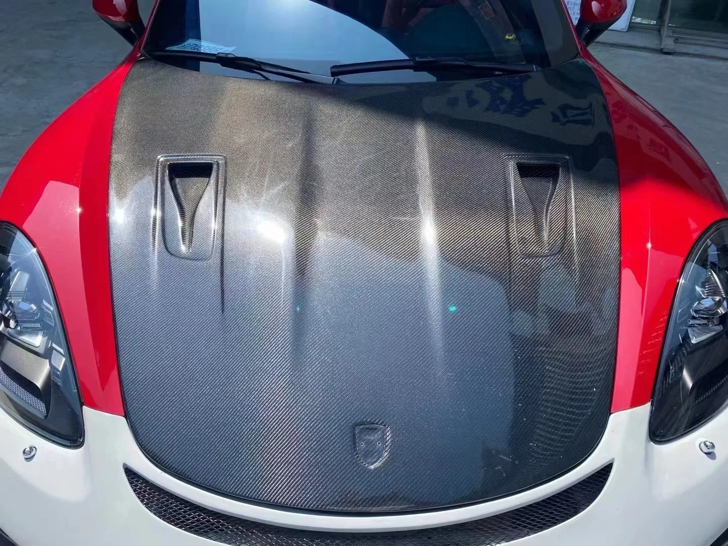 

suitable for Porsche 718 Carbon Fiber 718 Upgraded GT4RS Hood