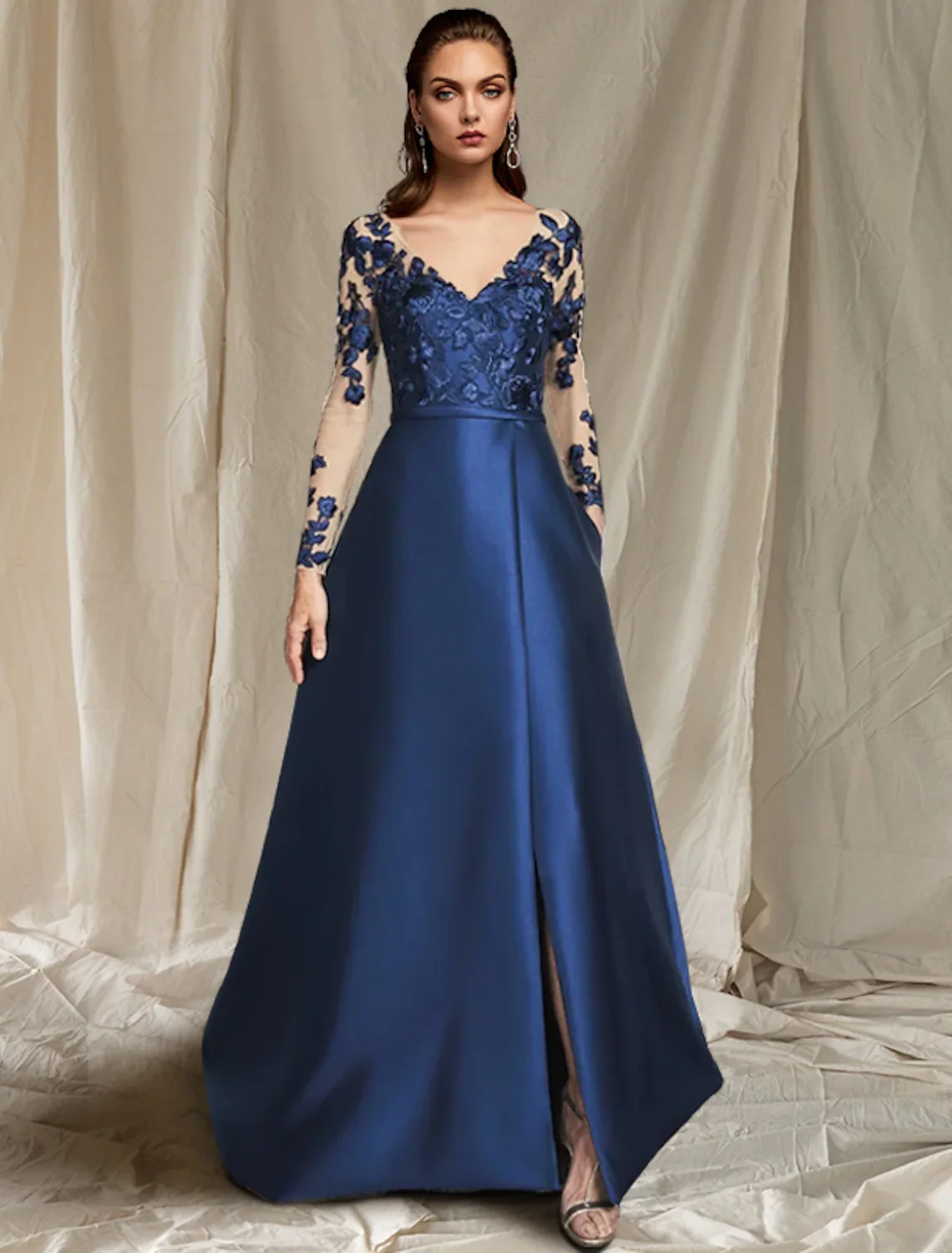 

A-Line Mother of the Bride Dress Plus Size Elegant V Neck Floor Length Lace Satin Tulle Long Sleeve with Appliques Split Front