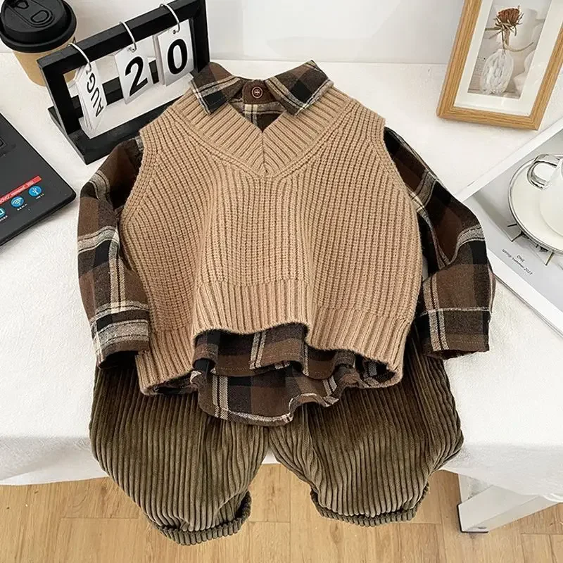 

Комплект одежды для мальчиков: весенне-осенний корейский стиль, свитер, жилет, рубашка и брюки, набор из трех предметов, детская одежда