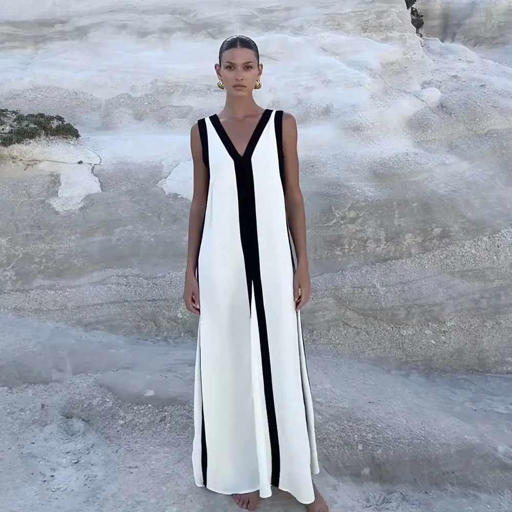 Vestido F Slimming com Decote em V Sem Mangas em Cores Contrastantes Preto e Branco Saia em A de Fibra de Poliéster Mo...