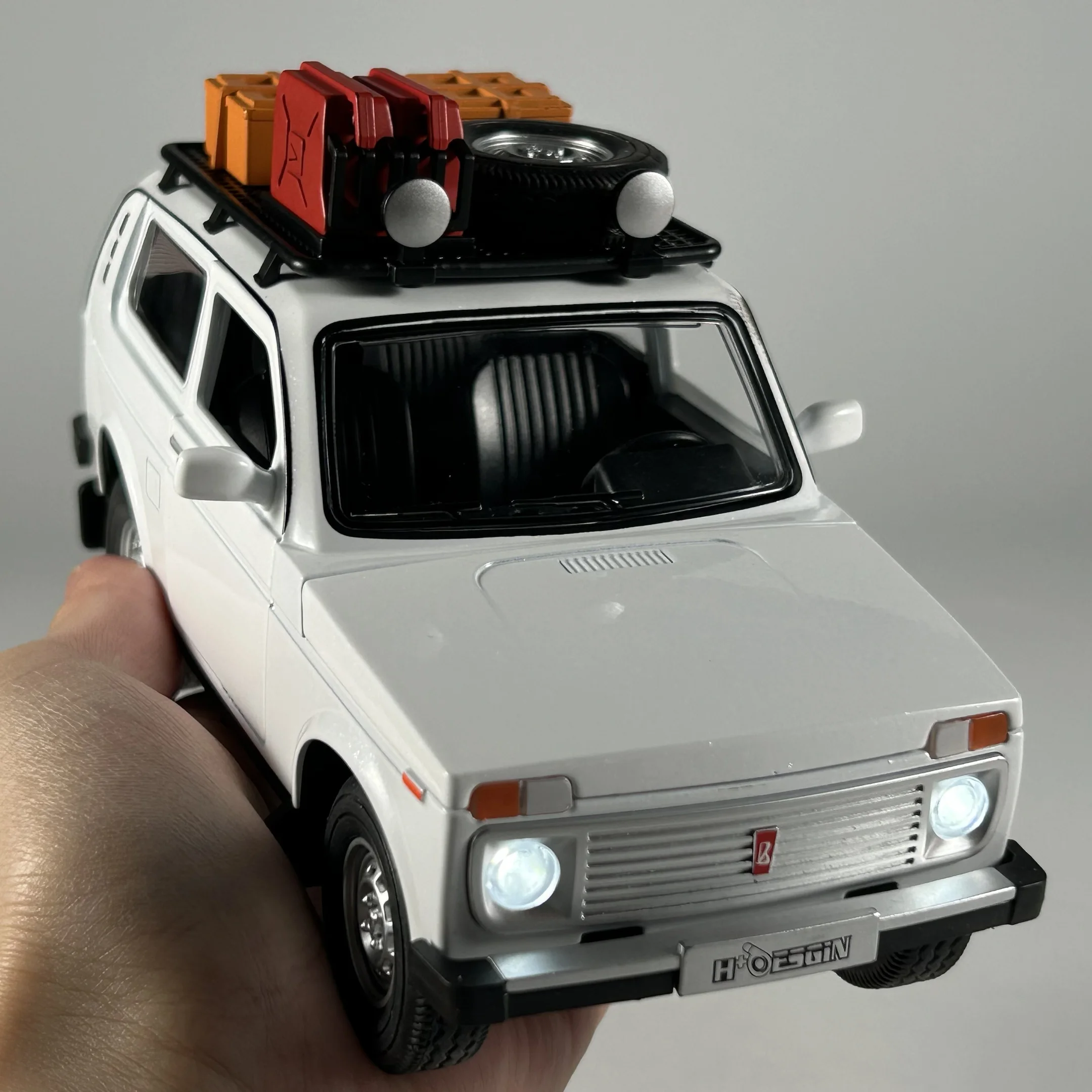 1:24 русская LADA NIVA WILD ВЕРСИЯ Внедорожник из сплава металла, литая под давлением модель автомобиля, высокая имитация дома, модные украшения, сбор