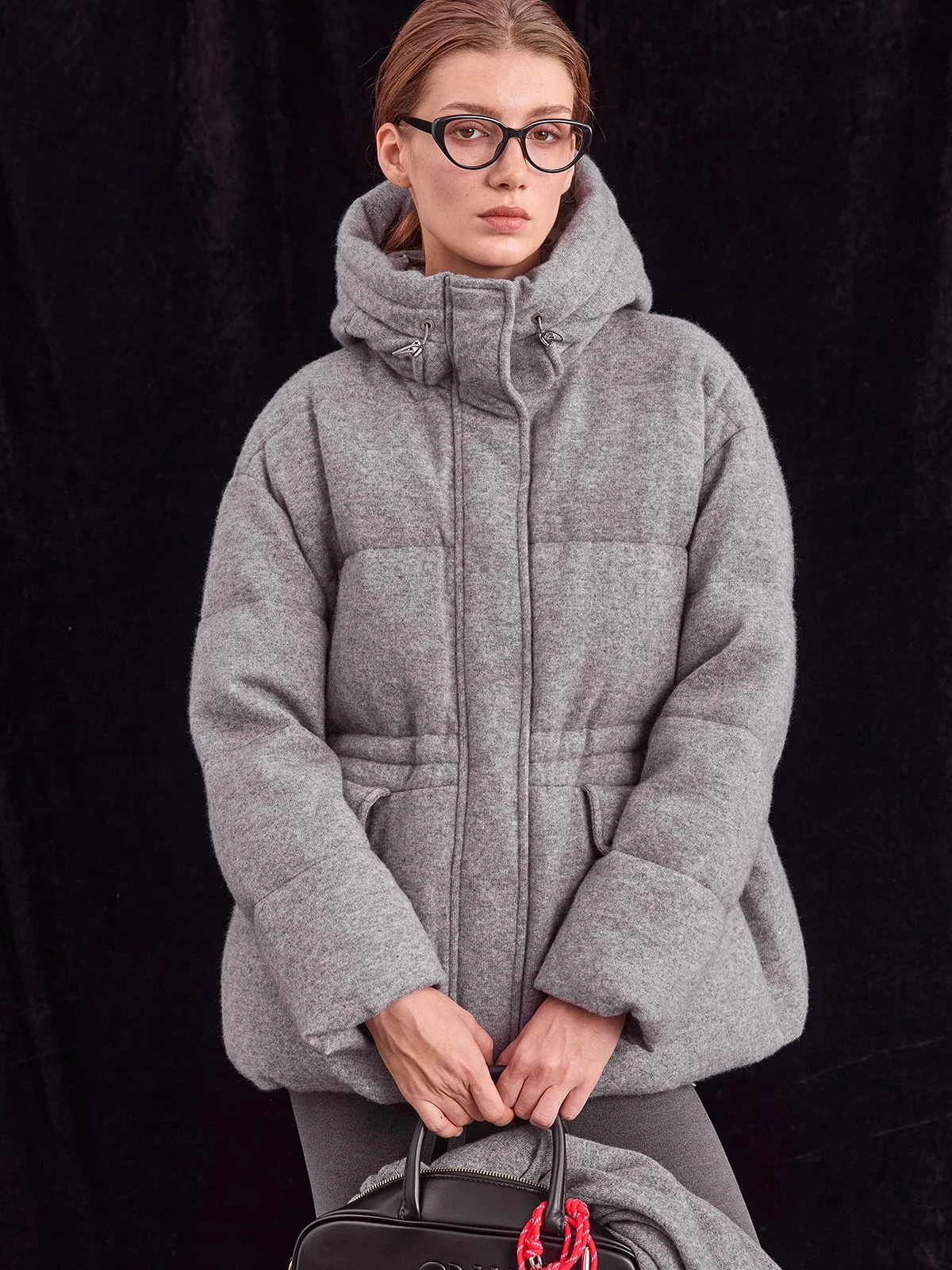 سترة صوفية بغطاء للرأس وخصر للتنحيف وجيب كبير من أوزة أسفل معطف طويل للنساء