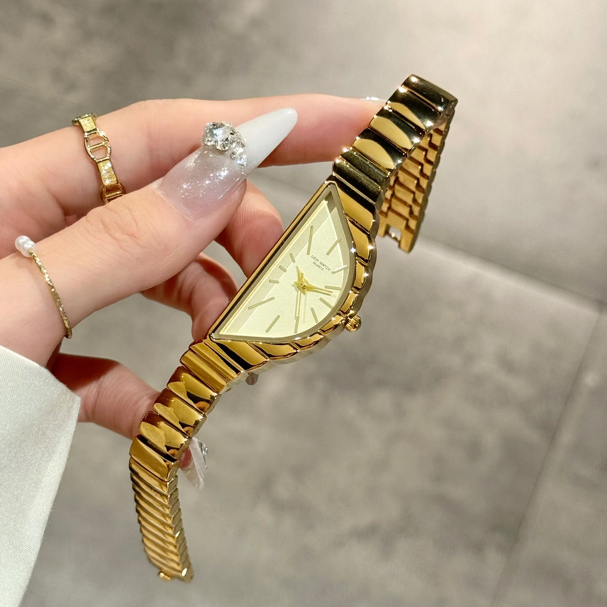 Women's Watch Light Luxury Semicircular Irregular Design Light Luxury Niche High-end Small Ladies Watch
