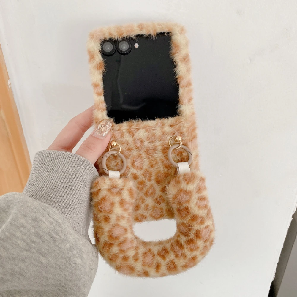 

Luxury Fluffy Plush Furry Leopard Print Phone Case For Samsung Z Flip 5 4 3 6 7 FE Shockproof Protective Hand Band Back Cover