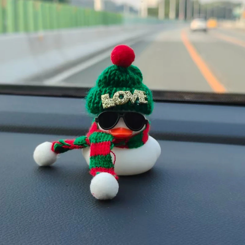 

Car Dashboard Rubber Ducks Christmas Eve Decorations Rubber Duck for Car Ornament Cute Duck with Love Knit Hat Cars Decors