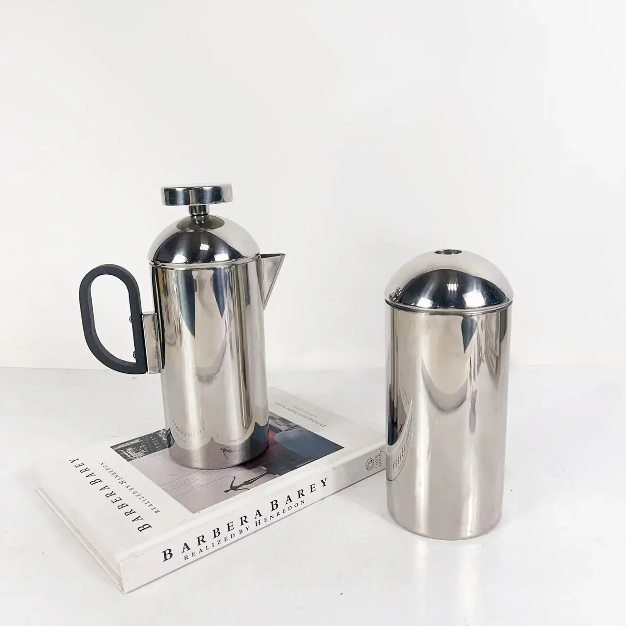 Modern light luxury model room coffee utensils kitchen stainless steel hand brewing pot simple coffee teapot tea cup ornament