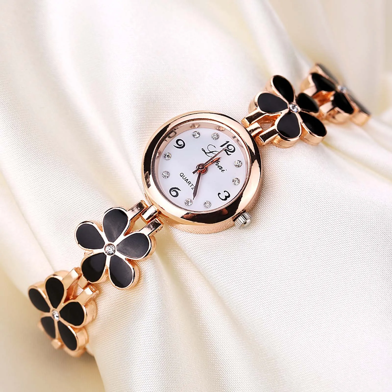 1PC Women\'s Fashionable Watch Flower Exquisite Little Daisy Watch Student Bracelet Quartz Watch Black