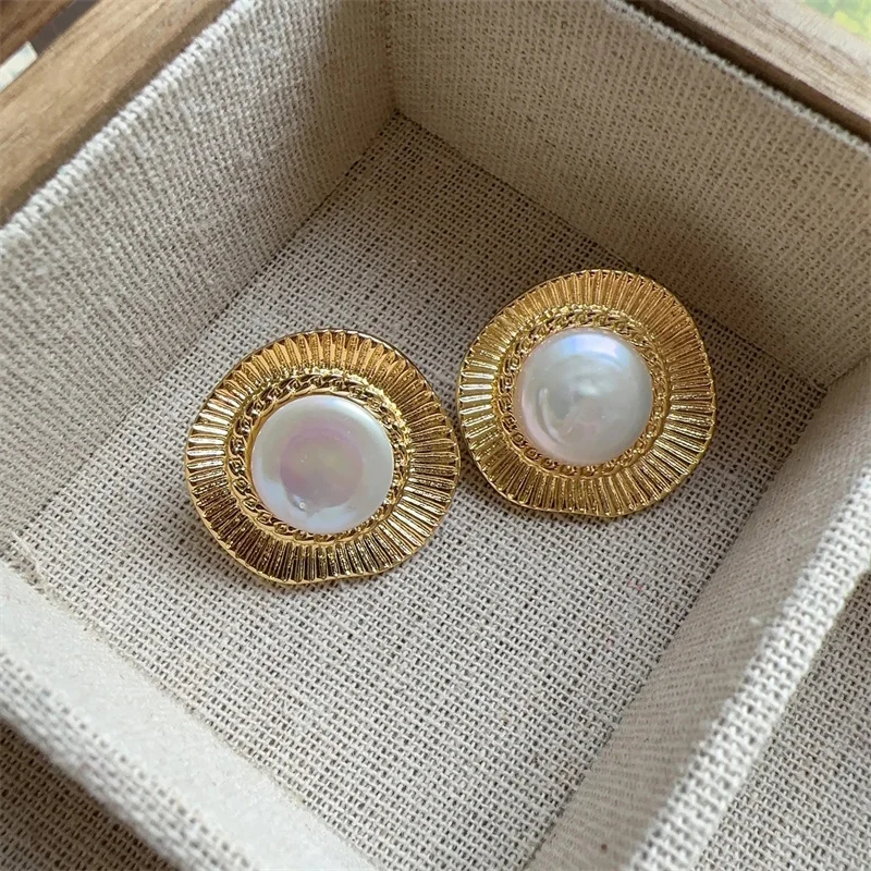 XIALUOKE Vintage Style Texture Metal Simulated Pearl Stud Earrings For Female Girl Party Wedding Jewelry Gift Accessories