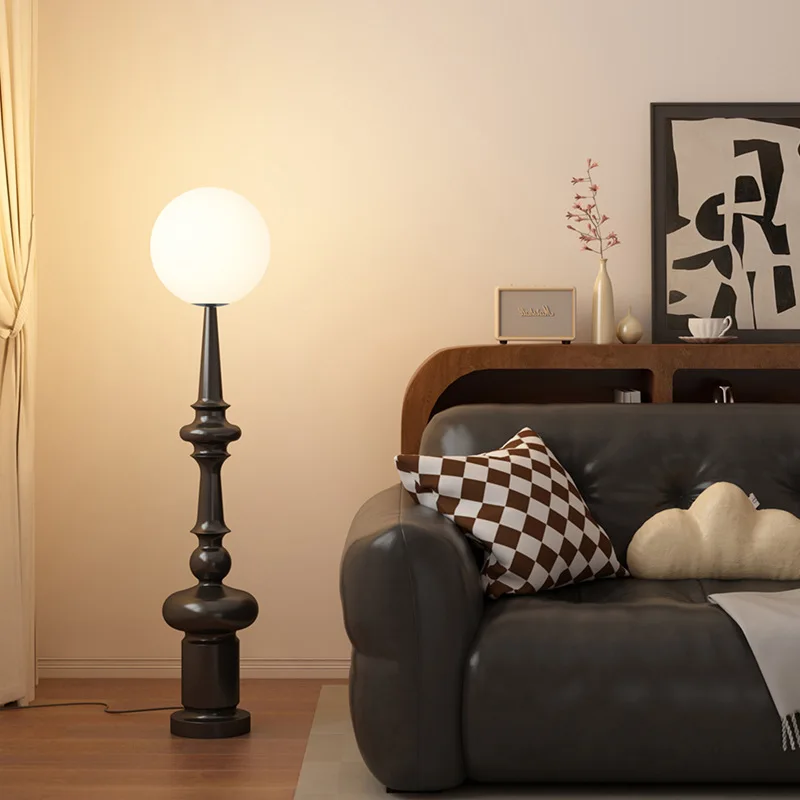 

Italian retro Roman column floor lamp living room sofa next to light luxury bedroom medieval high-end bedside lamp