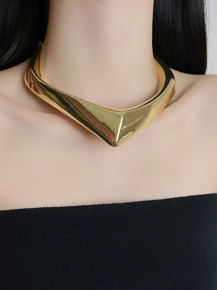 2023 New Exaggerated Metal V-shaped Open Choker Necklace