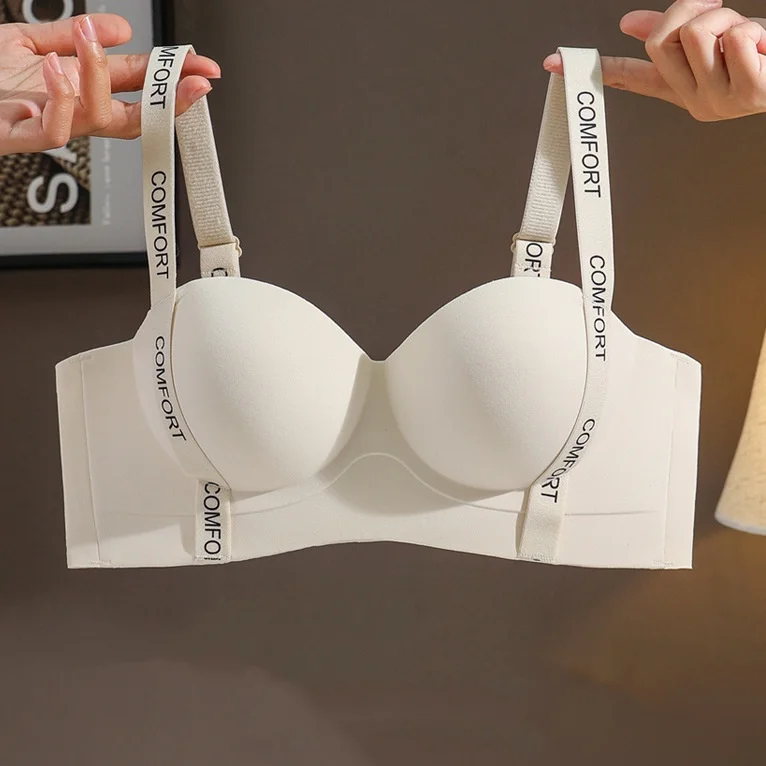 Seamless bra pulls up a small chest to make it bigger A half-cup bra without underwire nipple lifts to prevent sagging