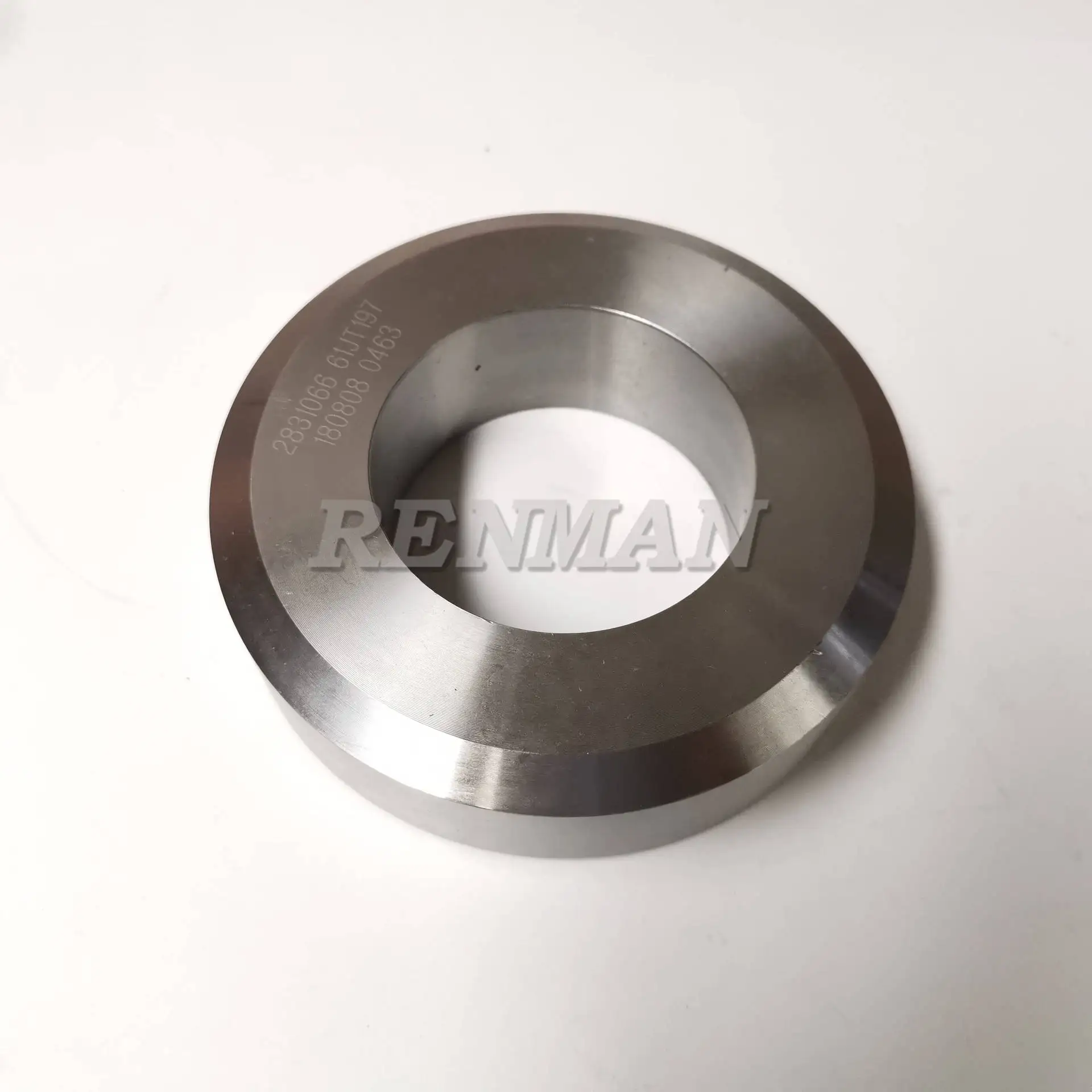 

Подходит для деталей двигателя Dongfeng Tianjin Cummins. Втулка коленчатого вала ISDe. 2831066 Соединительная втулка коленвала