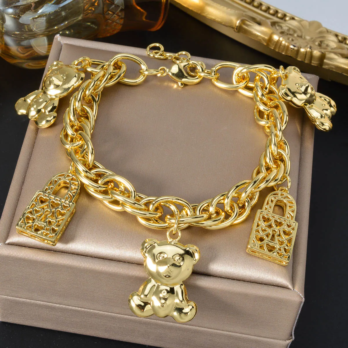 Afrikanisches Stammes-Charm-Armband, 18 Karat vergoldet, handgefertigter Schmuck, Panda und sperren Sie das perfekte Geburtstagsgeschenk