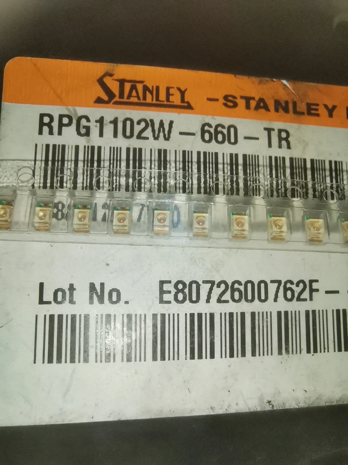 

50Pcs/RPG1102W-660-TR 1206 (3015) Yellow-green light, high-brightness LED indicator