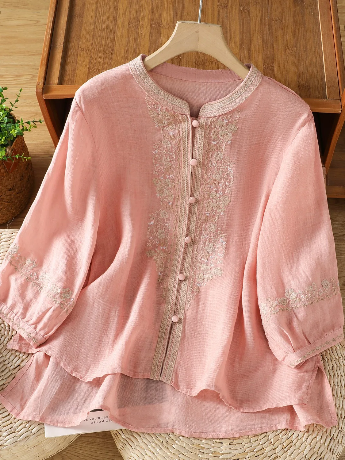 

Elegant Chinese Style Embroidered Cotton Linen Shirt Women's Summer Anti-Aging Seven-Quarter Sleeve Stand Collar Blouse