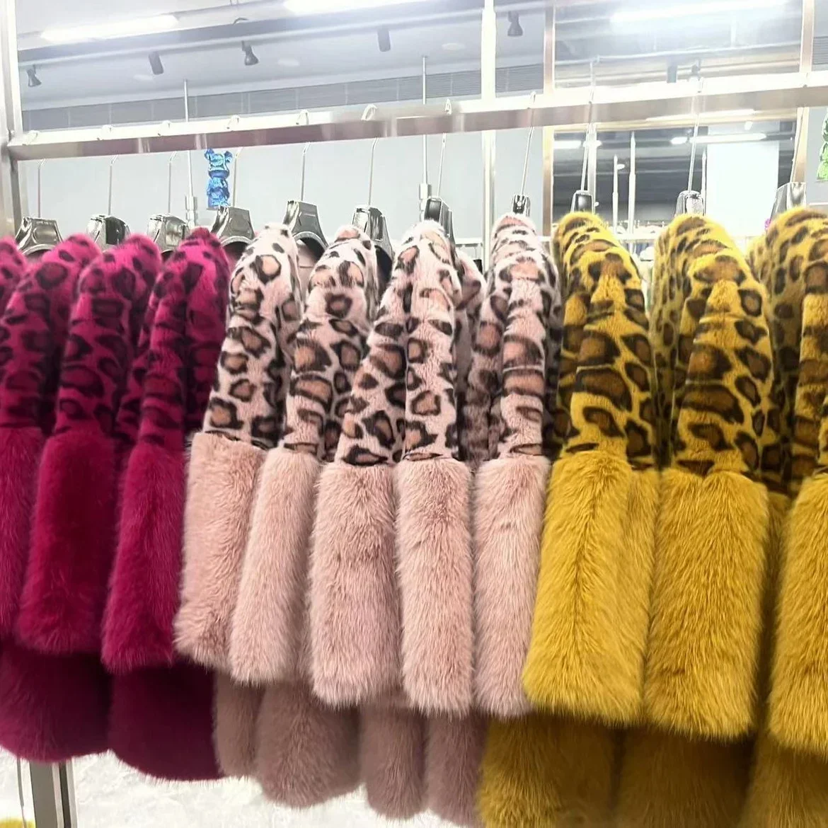 2023 Autumn Winter New Plush Fur Coat Female Temperament V-neck Mid-Length Leopard Print Imitated Mink Wool Coats Cute Doll Type