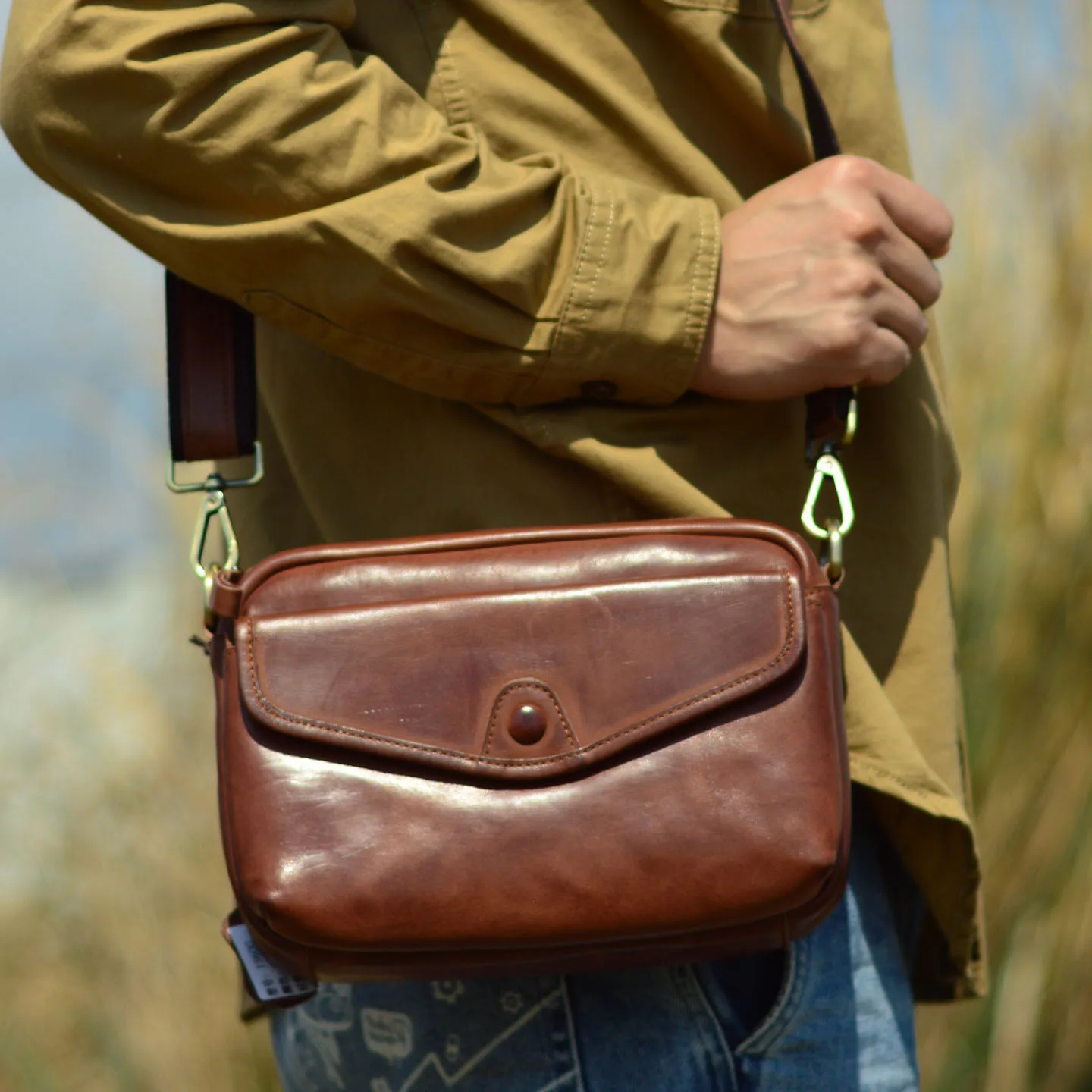 AETOO New casual light luxury original men's genuine leather crossbody bag made of imported tanned cowhide, featuring simple des