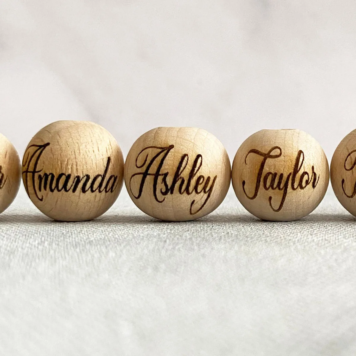 Personalized Wood Beads Engraved 10pcs Wood pearls custom gifts 25mm, 30mm Holzperlen mit Gravur for necklace Makramee Perlen