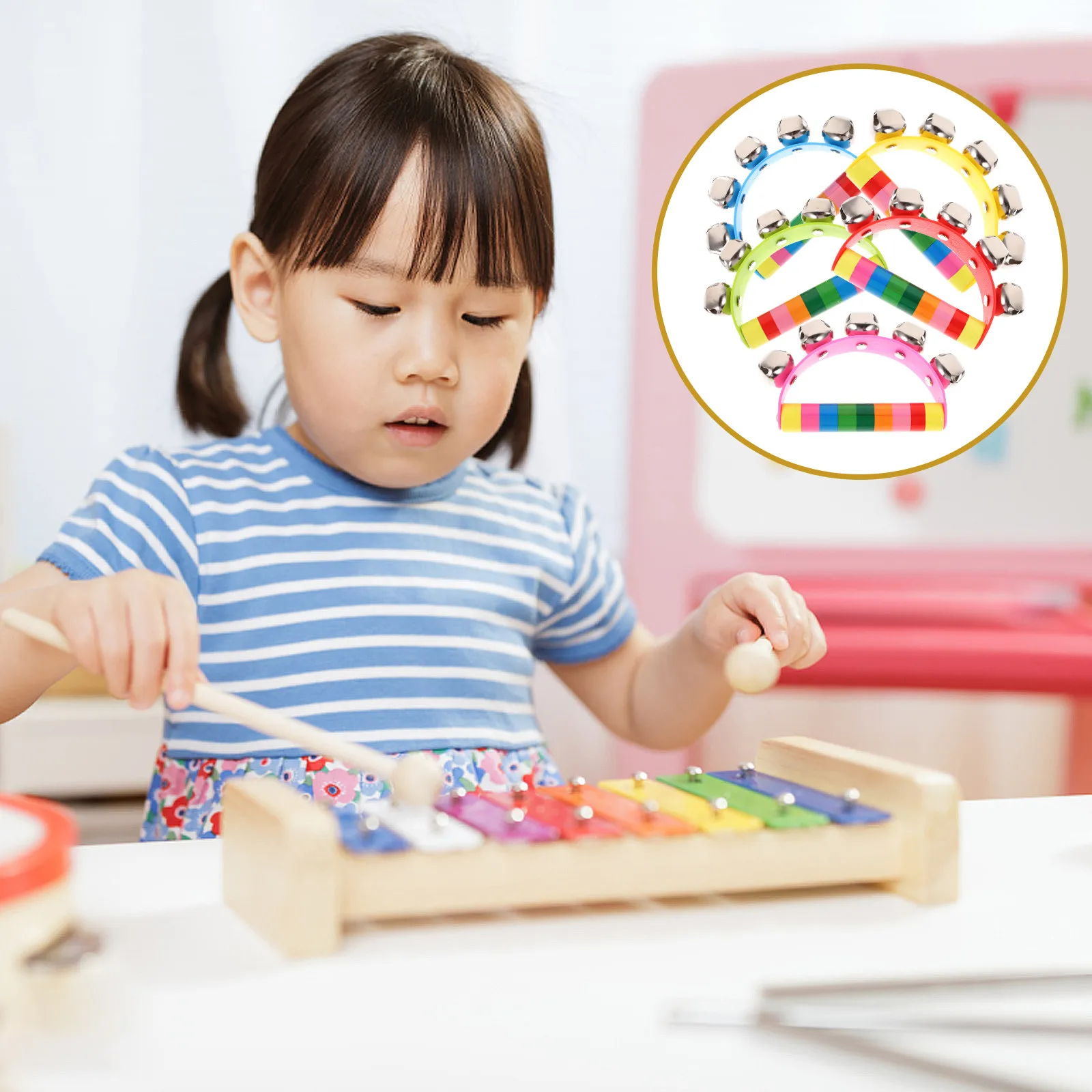 lot-de-5-clochettes-educatives-pour-enfants-instrument-de-musique-portable-avec-mini-manche-en-bois-pour-le-developpement-du-rythme