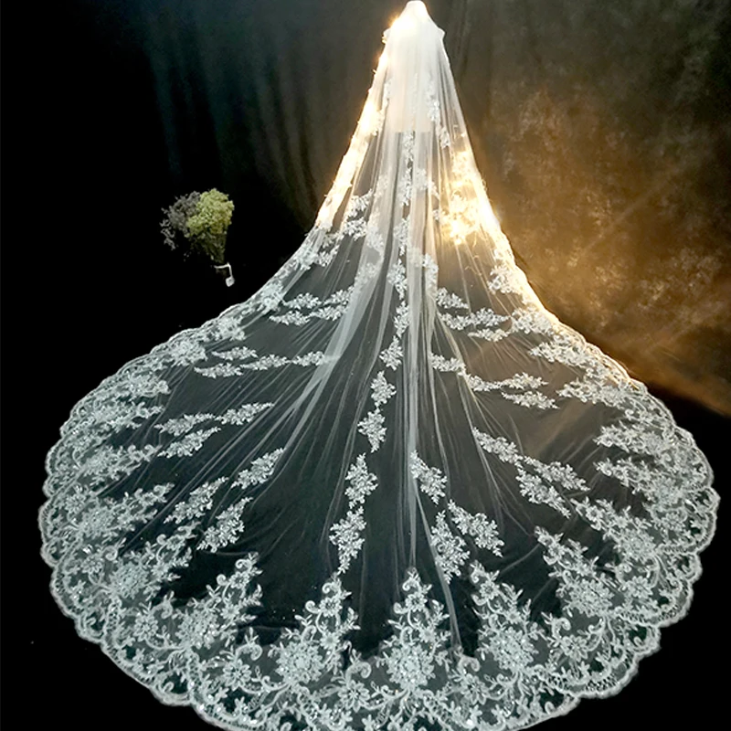 5m 4m 3m Long Wedding Bridal Veils Lace Appiques Edge 1 T Tulle Cathedral Veil with Comb Ivory Luxury Bridal Veils C27172