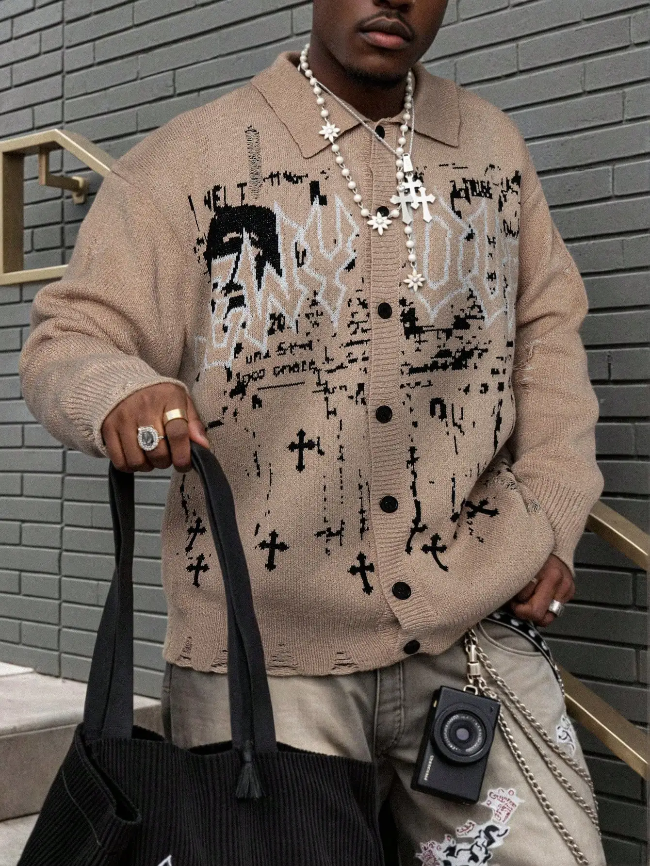 

Весенне-осенне-зимний унисекс-кардиган в стиле ретро, универсальный, с уникальным абстрактным готическим узором в виде букв и крестов, с жаккардовым узором, с потертостями, на пуговицах, с отложным воротником, свободный, с длинными рукавами, вязаный свите