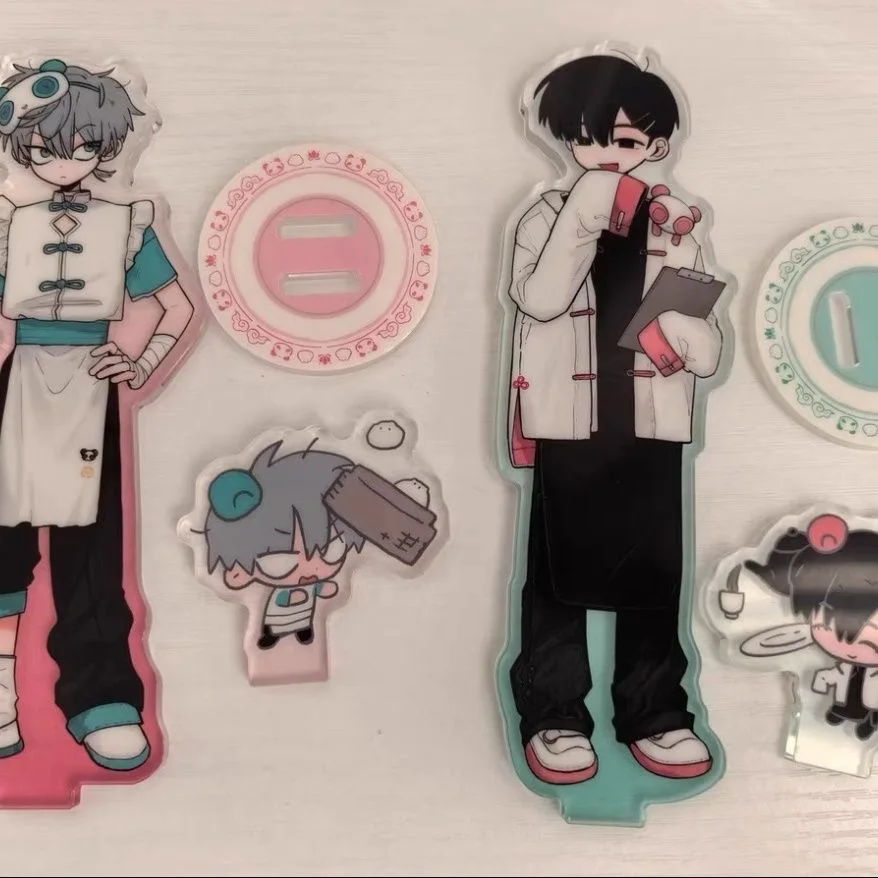 외계인 무대 타일 이반 루카 수아 미지 이비티 코스프레 서서, 친구들에게 선물을 주고, 수제 수수를 드립니다