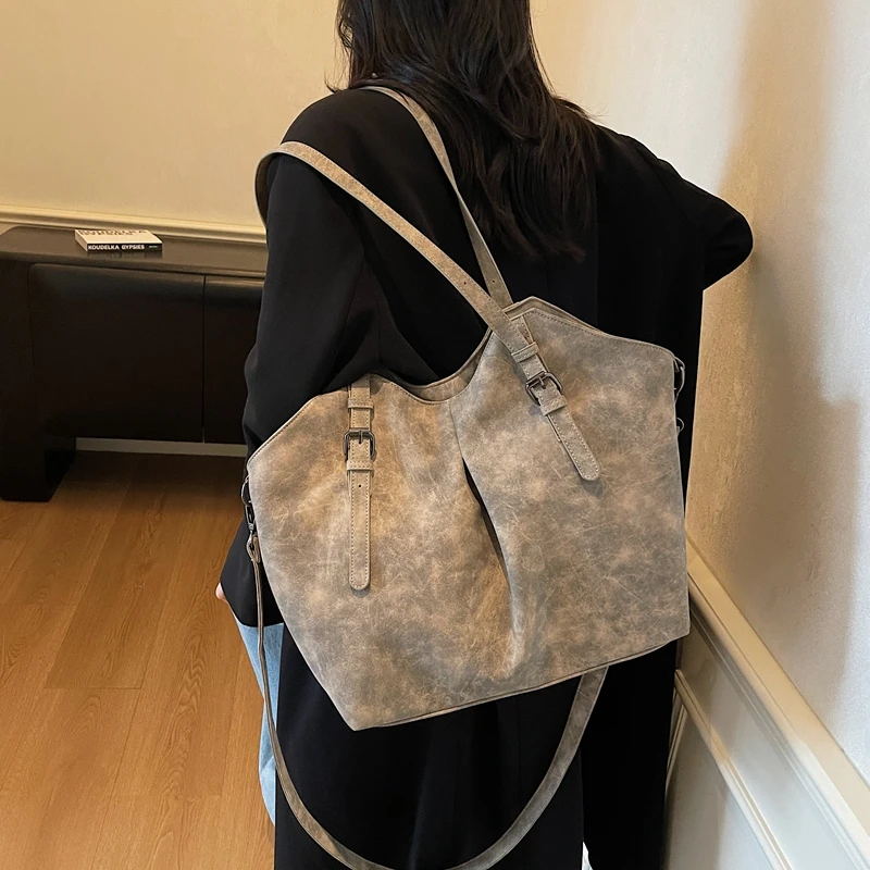الجانب الأيسر المرأة عالية الس - مراجعة Luxury Bags Trend 2025 وسعره