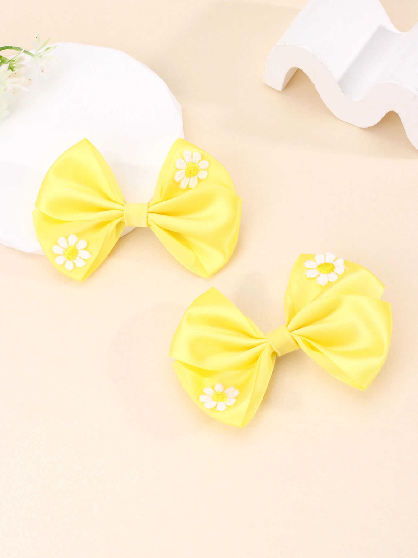 2pc Daisy Pattern Hair Bow Clip for Women Yellow Ribbon Knotted Alligator Hair Clips Women Girls Headwear Hair Accessories