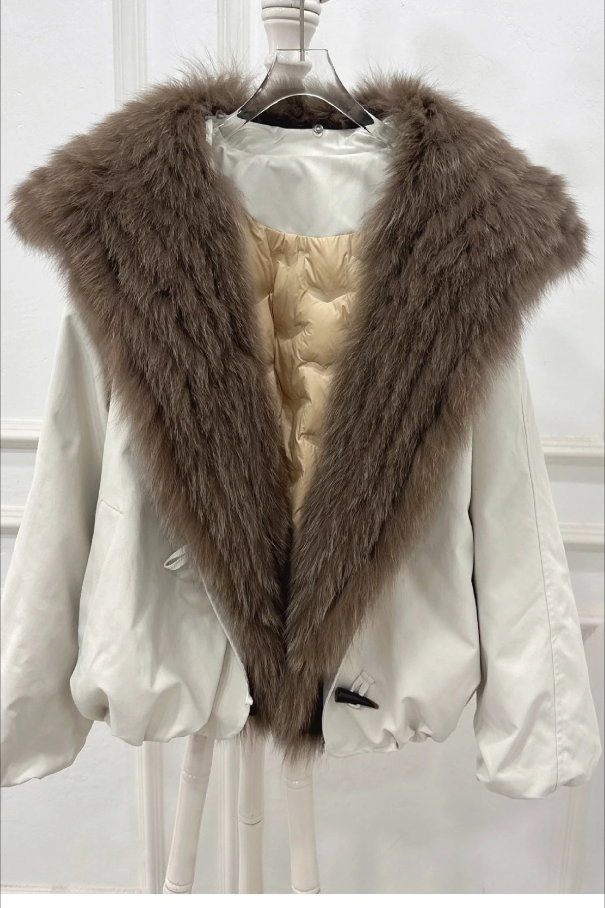 

2025 Autumn/Winter Women's Down Jacket Fashion Fox Fur Loose Goose Down Jacket