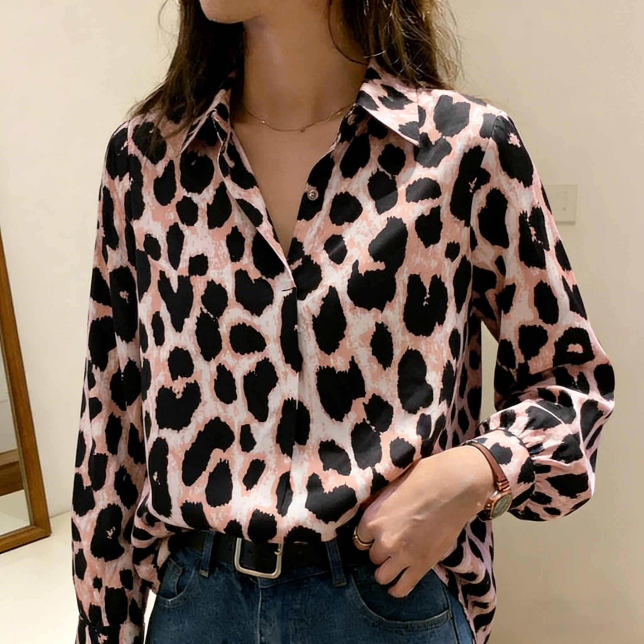 

Женская блузка с отложным воротником, длинным рукавом, леопардовым принтом, свободного кроя, стильная, повседневная, легкая, для весны и лета