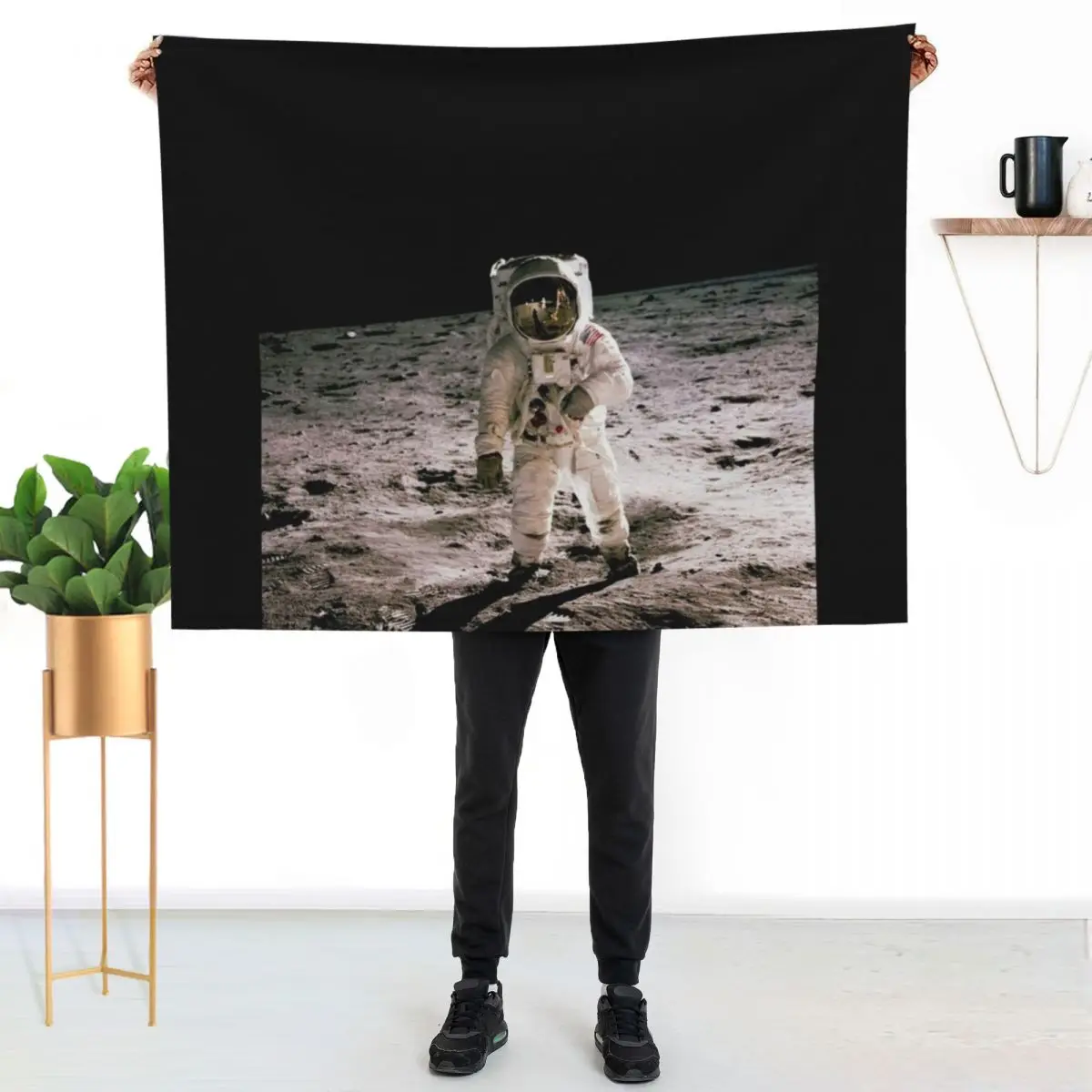 

Buzz Aldrin On The Moon Throw Blanket Cozy Throw Blanket for Bed Sofa Chair
