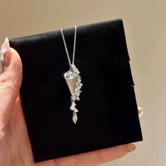 

Exquisite Hourglass Tassel Pendant Necklace with Zircon Bone Chain for Women Fashionable Jewelry Accessory
