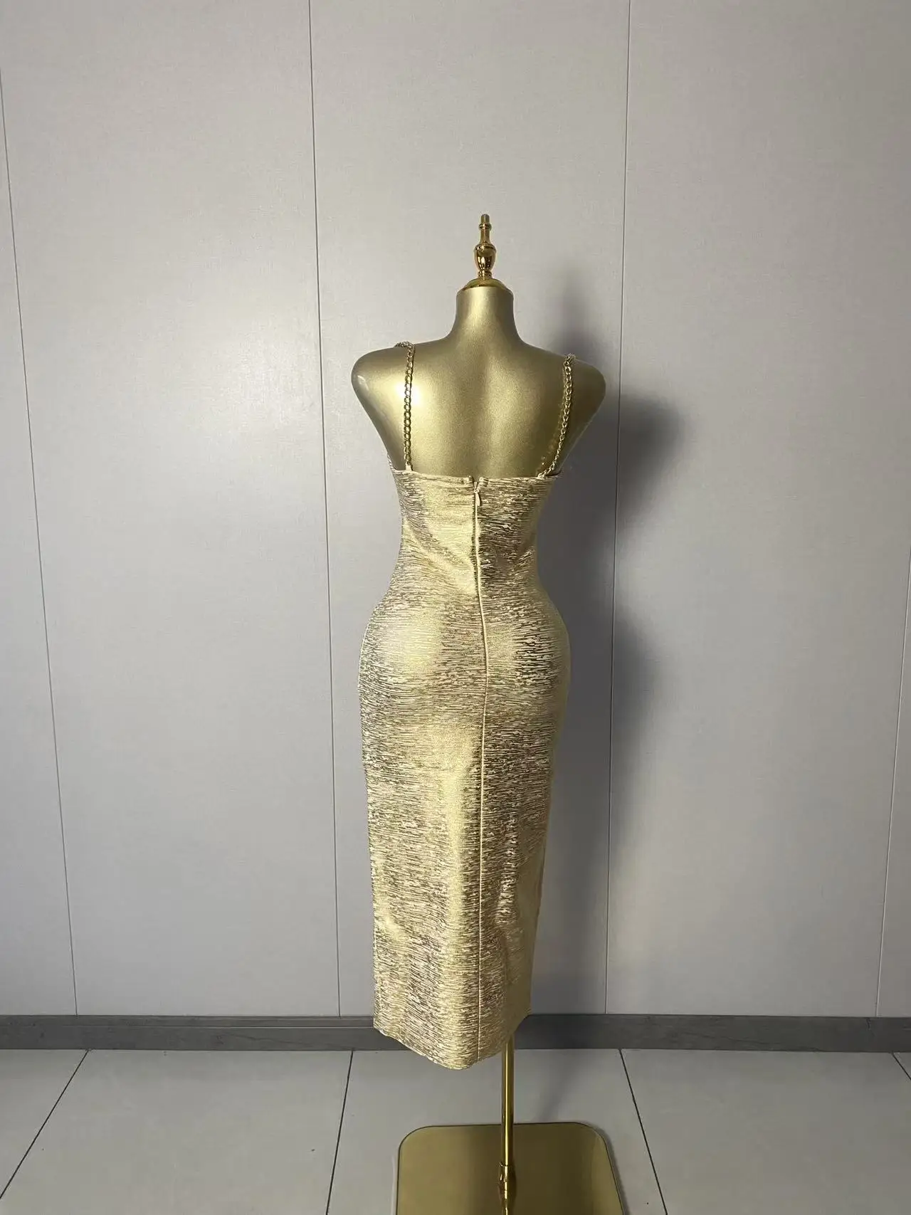 

Новинка 2023 года, женское сексуальное золотое облегающее платье без рукавов с открытой спиной, элегантное вечернее клубное платье 2025 года, роскошные платья для дня рождения