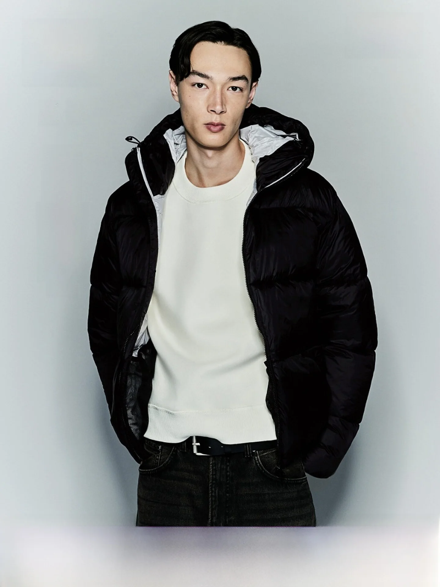 

Куртка H&M унисекс, хлопковая, зимняя, для активного отдыха, повседневная, свободного кроя, теплая, водоотталкивающая, с капюшоном, из нейлоновой ткани, с длинными рукавами, воротник-стойка, регулируемая.