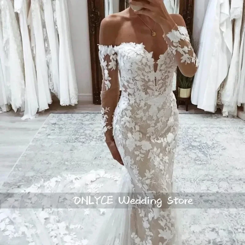 Suknia ślubna na zamówienie, luksusowa, z długim rękawem, szyfonowa, tiulowa, w stylu boho, z koronkowymi aplikacjami.