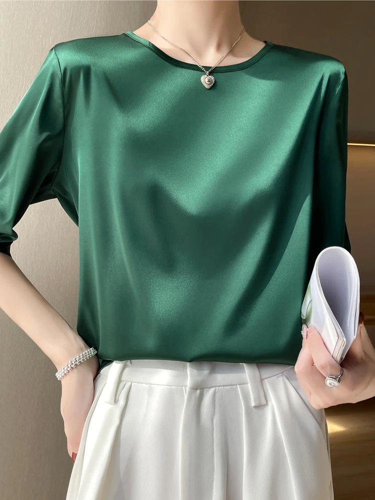 Camisa Feminina Branca Nova de Cetim com Gola Redonda, Camisa Versátil de Manga Média para o Dia a Dia, Camisa Minimalista para Escritório, Roupas Fem