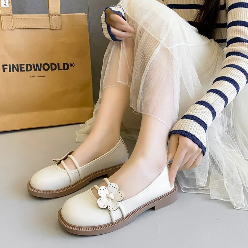 Women's Cute White Mary Jane Flats with Flower Accents Round Toe Casual Shoes Lightweight Anti-slip Strap Shoes for Woman