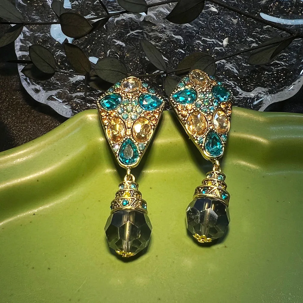 Haute couture vintage vintage zircon-inlaid copper plated real gold light luxury water drop high-end heavy industry reflow marki
