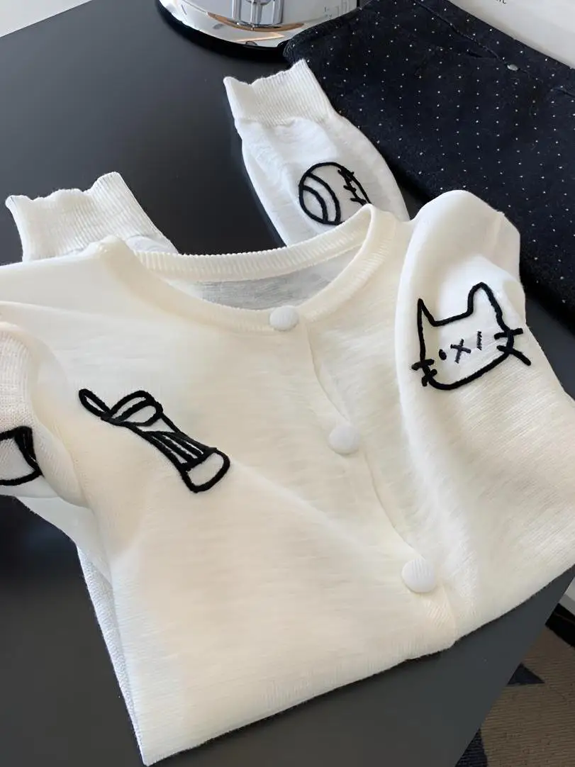 

Удобный и стильный белый вязаный кардиган с длинными рукавами и мультяшной вышивкой, тонкий, в корейском стиле, на раннюю осень, универсальный.