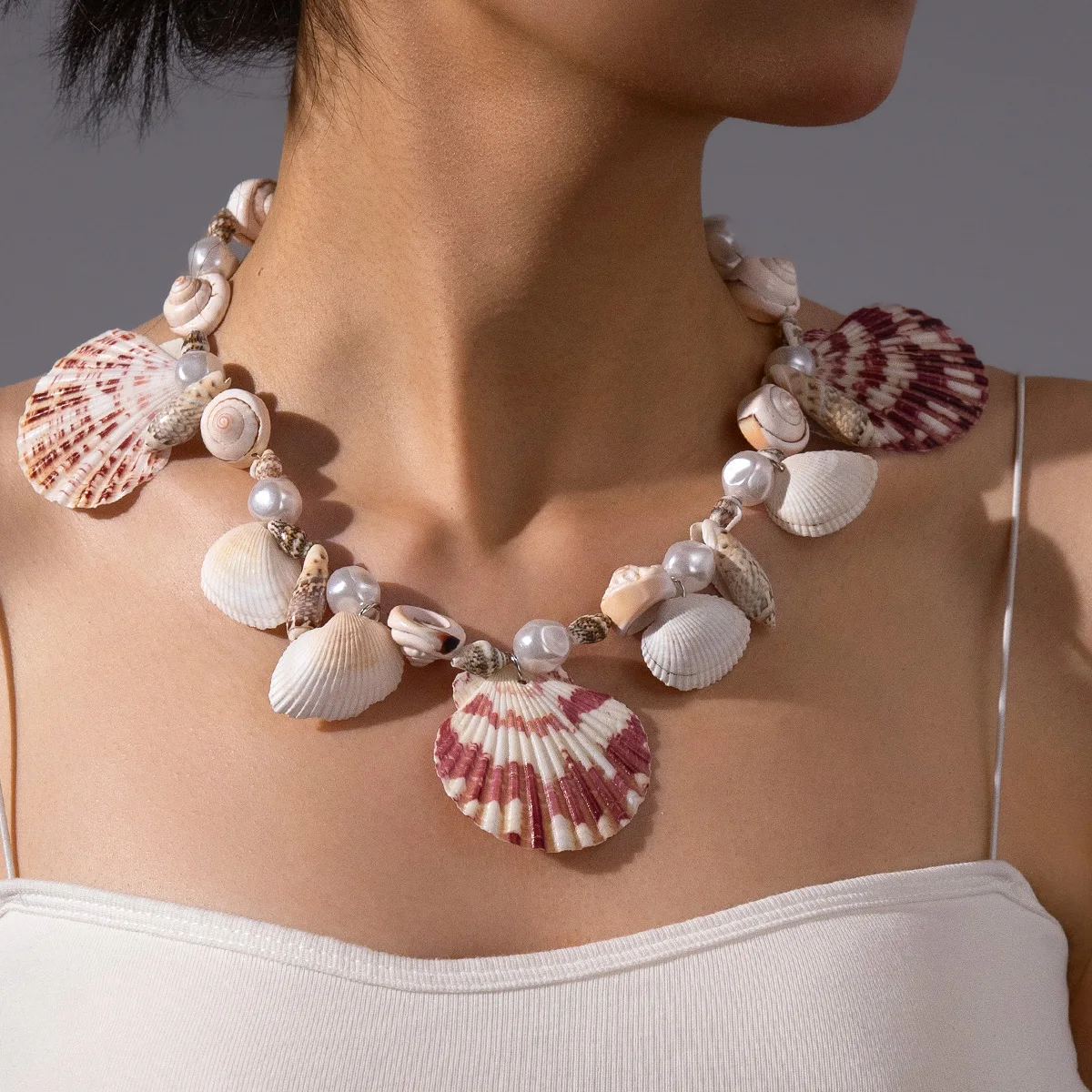 Urlaub Strand Stil zufällige Farbe Form natürliche handgemachte Muschel Muschel Frauen Halskette