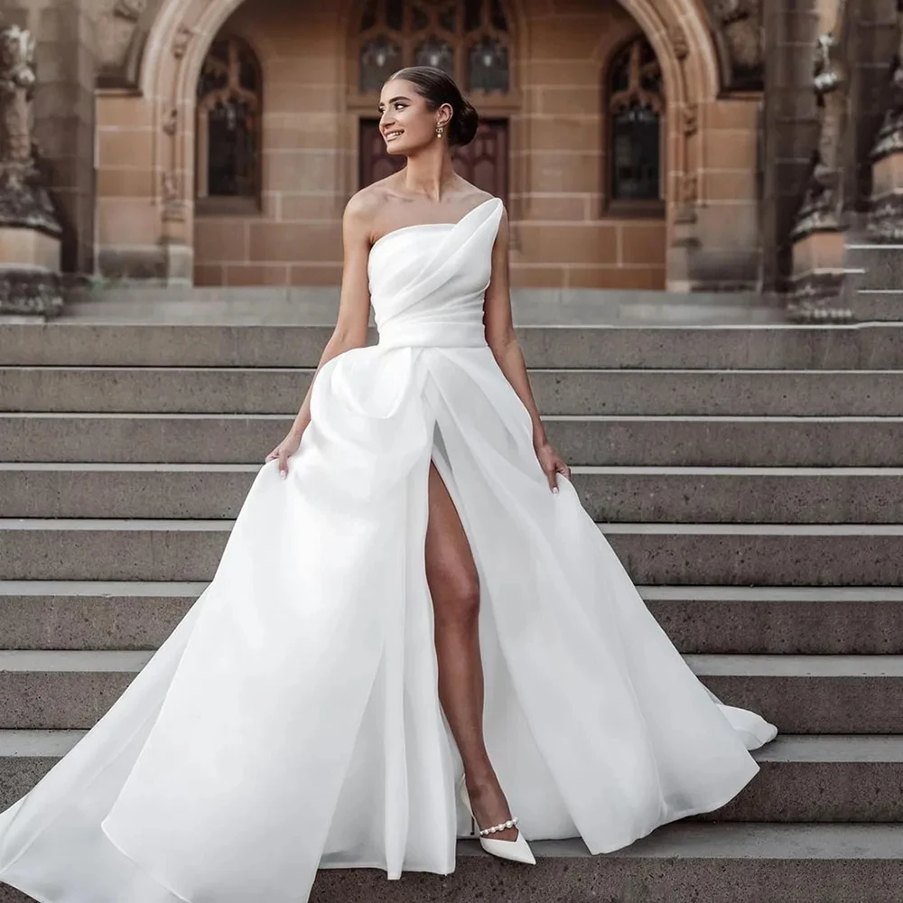 Um ombro Organza vestidos de casamento, elegante vestido de noiva, vestido de casamento com botão, impressionante, personalizar para medir