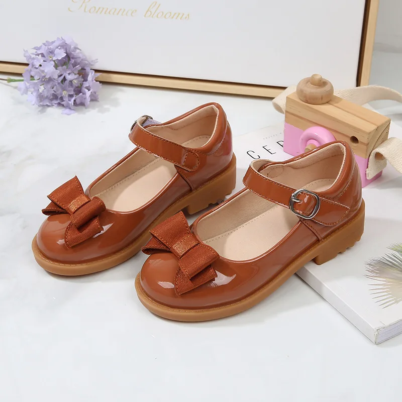 

Kids Fashion Girls Shallow Leather Shoes 2023 New Simple Bow Glossy Solid Color Hook & Loop Children Casual Loafers Mary Janes