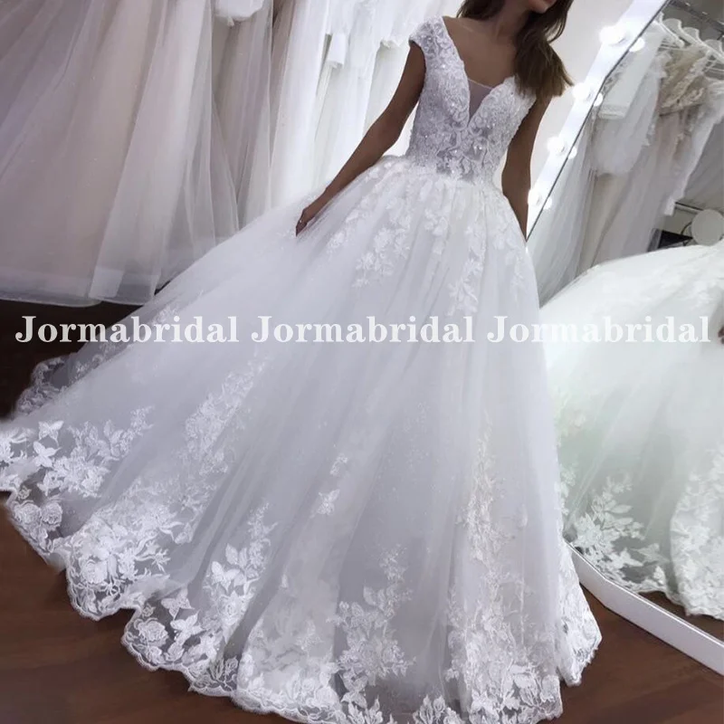 

White Princess Ball Gown Wedding Dress with Cap Sleeve Beaded Applique Lacing Bridal Gowns Puffy Floor Length Bride Dresses 2022