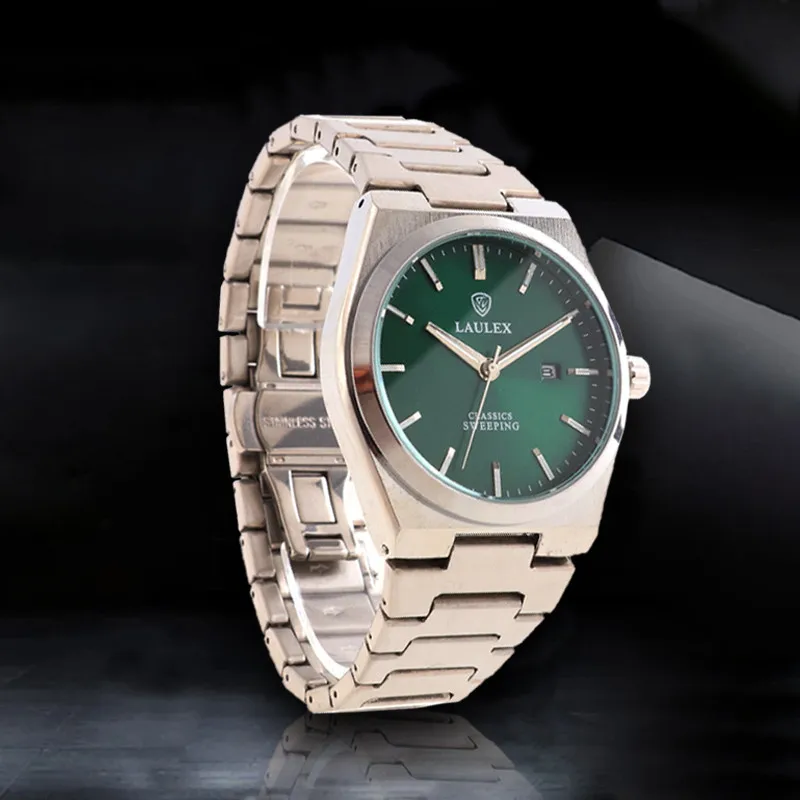 Quartz Watch for Men with Sweeping Movement Sports Watch 40mm Diameter 11mm Thickness Calendar at 3 O'clock Position 3ATM