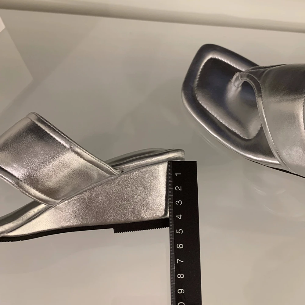 Flip Flops for Women With Comfortable Arch Support Ladies Fashion Platform Thong Sandals Soft Rubber Sole For Beach Outdoor