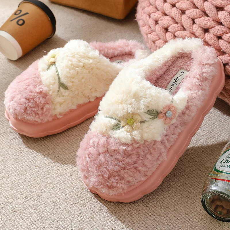 Pantofole in cotone nuovo fiore donna inverno 2024 peluche per uso domestico caldo per interni casa antiscivolo pantofole in cotone con fondo spesso