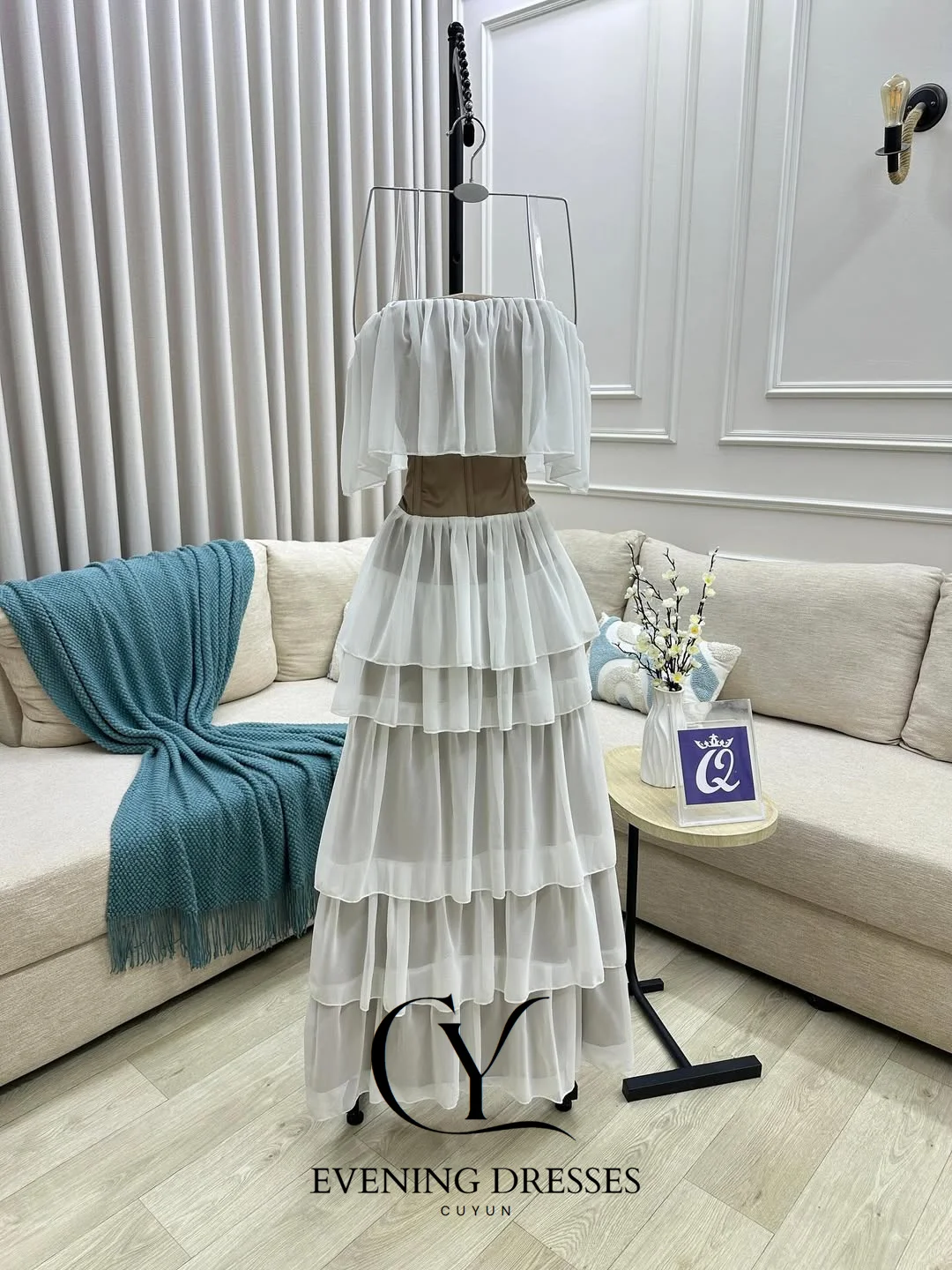 CUYUN Abiti da sera da donna Abiti da cerimonia senza spalline con volant a strati Abiti da festa Abiti da gala eleganti lunghi fino al pavimento personalizzati 2025